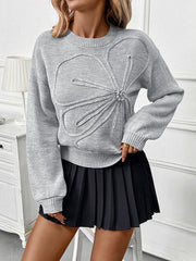 Solid color simple three-dimensional flower round neck pullover sweater